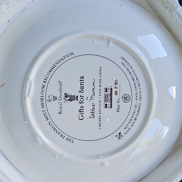Royal Doulton Debbie Mumm Christmas Plate - Picture 3 of 4